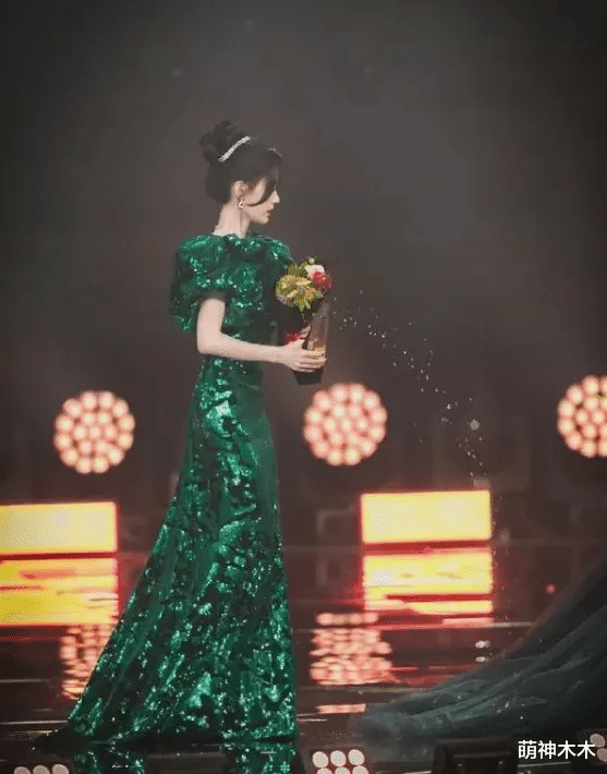 TVB|尴尬！TVB女星借礼服走红毯，事后损坏拒赔，被婚纱店公开声讨