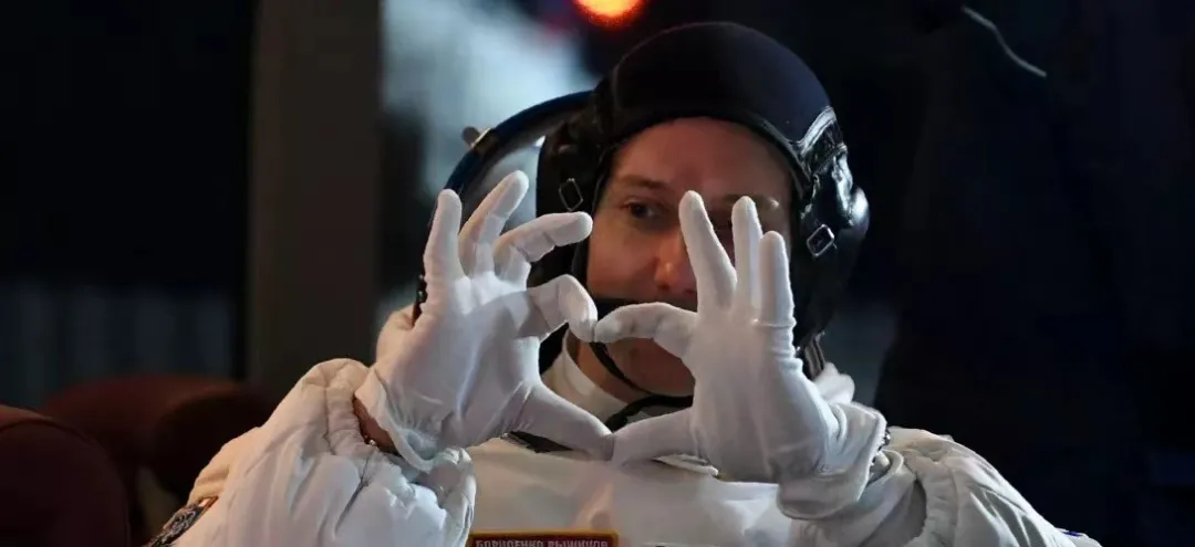 斑马的育乐园 法国最帅宇航员冲向外太空，还带着美味的法式大餐！