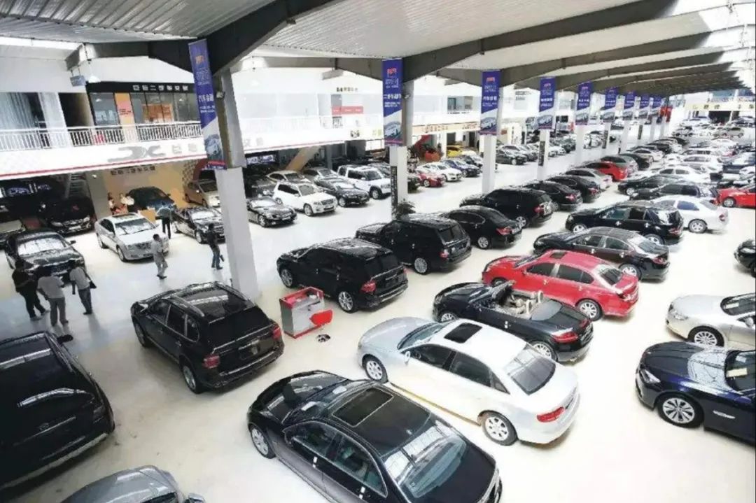 范上官|偶遇大批量奥迪库存车，工作人员：8万一辆！看上就可以开走！