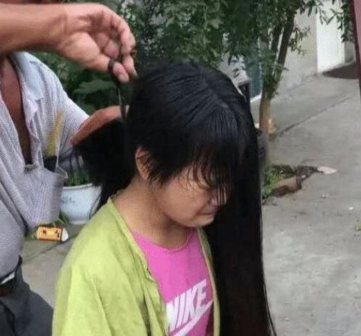 发型 学校公布初中生“发型标准”女生真的不能留长发 男生越短越好