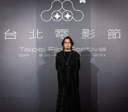 张庭|39岁陈意涵产女后自拍，发际线靠后颈纹抢镜，曝女儿洗基因成功