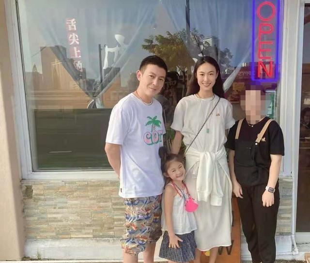 陈冠希|陈冠希又晒娃啦！4岁Alaia穿厨师服娇小可爱，皮肤黝黑但元气满满