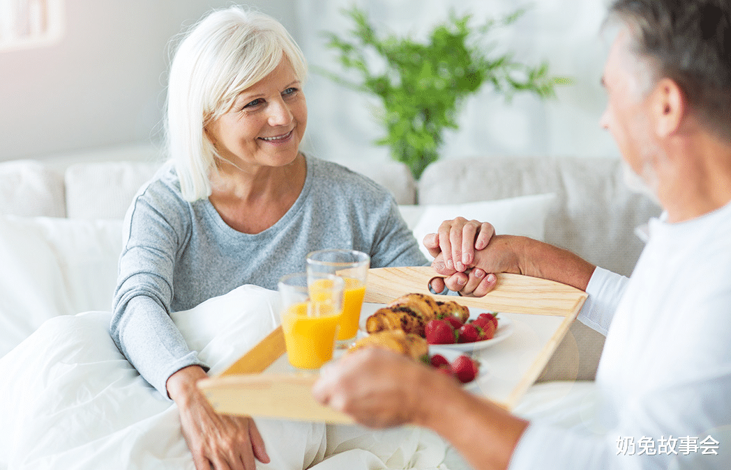 退休金 62岁大妈哭诉：在一次旅游中背叛了老公