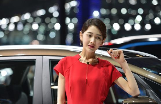 我是猴三|女子半夜在路边拦车，多位司机冷漠离开，大叔停车后两人成了夫妻