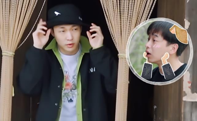 张艺兴|张艺兴“起床照”火了，没化妆就站在太阳光下，网友：确定29岁？