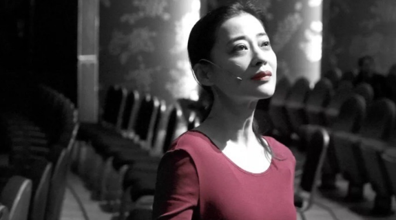 梅婷|梅婷黄磊首次演夫妻！拍亲密戏份意外笑场，晒杀青合照黑眼圈重