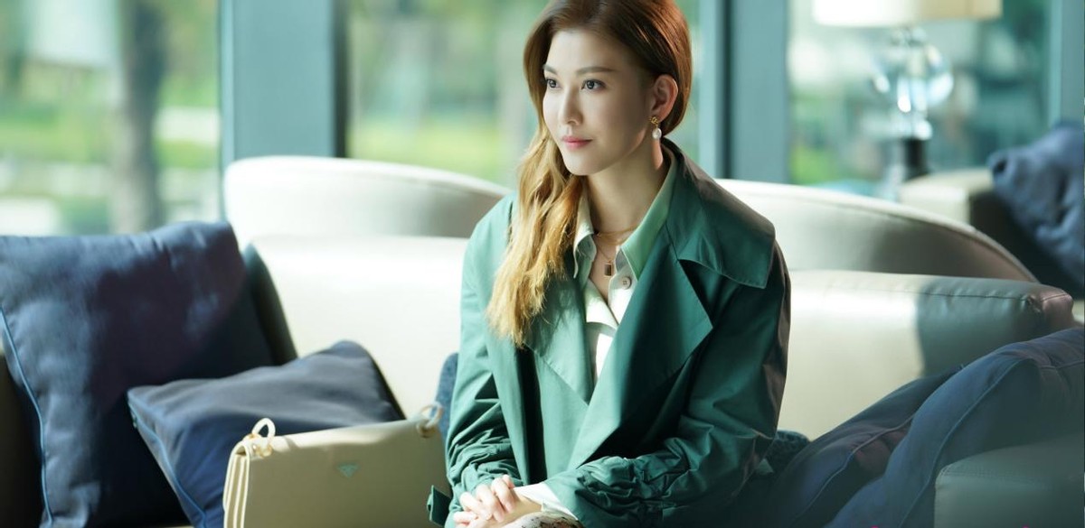 小海绵|第一集就结婚，复仇互撕剧情大胆，熊黛林新剧堪称港版《顶楼》