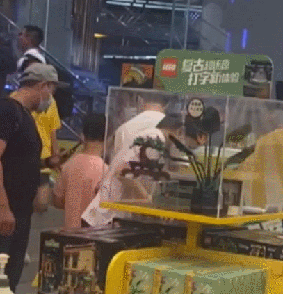 田雨橙|田亮一家在商场被偶遇，森碟个头高略微驼背，小亮仔爱吃糖豆