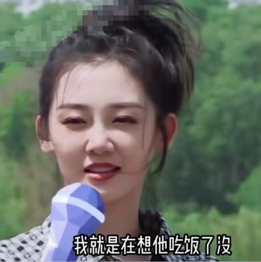 苗苗|苗苗晒全家福庆33岁生日，怀抱女儿紧挨老公甜笑，结婚1年很幸福