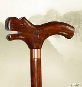 富哥爱收藏 农村里的老人们做拐杖为什么不用枣木呢?