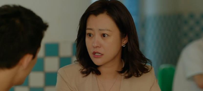 顿芳苓|这部电影里女主高考之际发现父母出轨,自己大胆做出了这样的事情