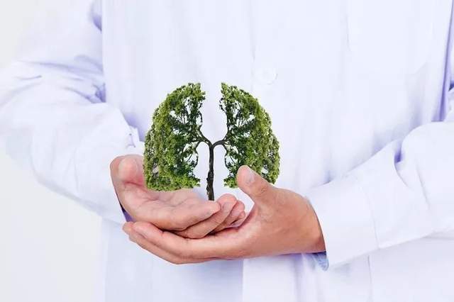 家属说|得了肺癌到底能活多久?知道这些早期征兆,真的可以挽救生命!