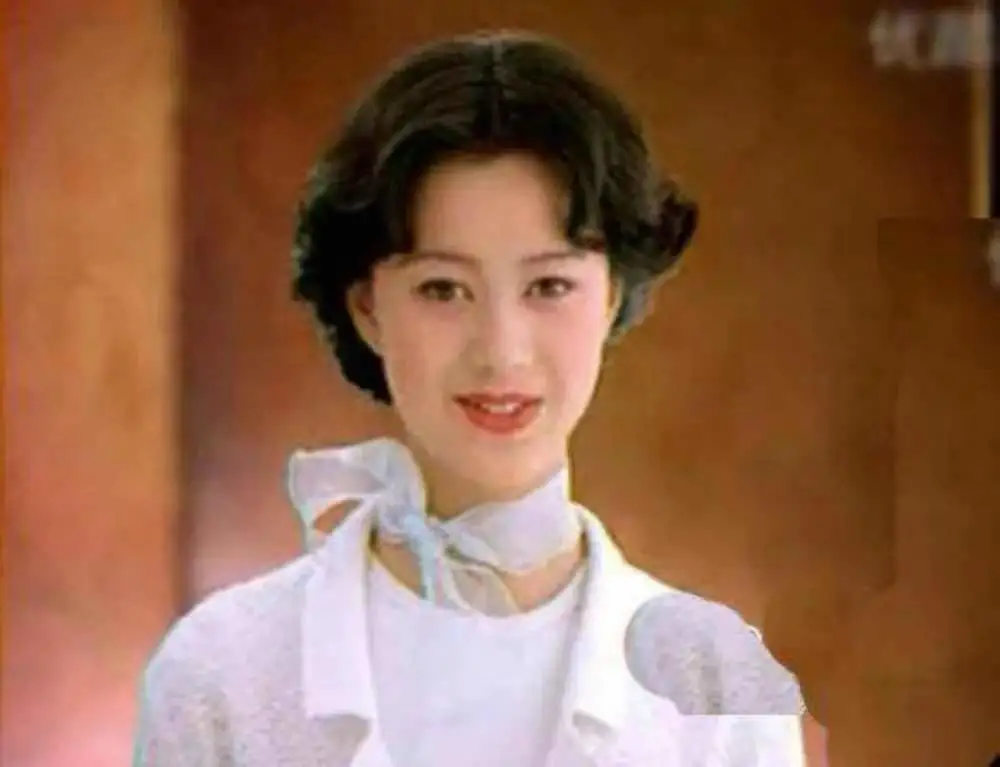 倪虹洁|“一个女人没甩过100个男人是不完整的”:活成野猫的她,太爽了!