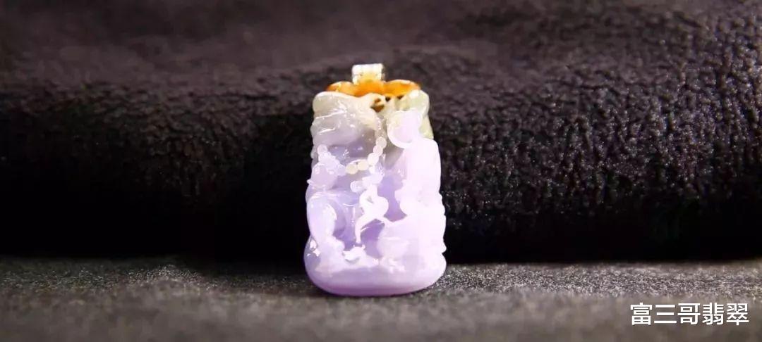 翡翠|一块翡翠毛料拍出1485万，不过它的拍卖途径你肯定想不到！