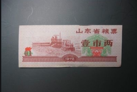 民涛 你可以大街上扔钱，你没有资格浪费粮食！