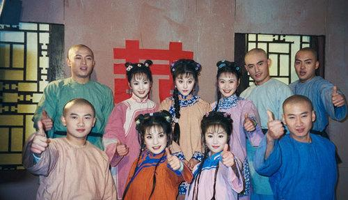 赵薇|20年前拍《还珠格格》赵薇抱过小沈阳？小沈阳询问，赵薇2字回应