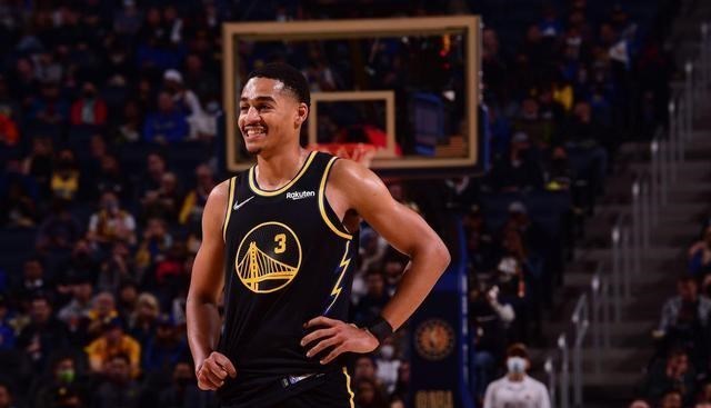 嘟小薯 3巨头轰61+6，勇士大胜鹈鹕41分！库里19+6，普尔爆发，2神射归位