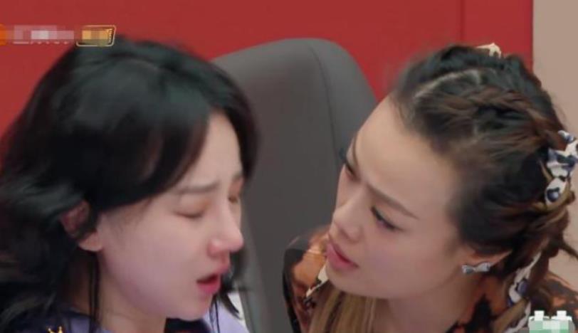 林靖恩|《浪姐2》成团夜，陈小纭被淘汰，宣读自己票数时的表情引热议