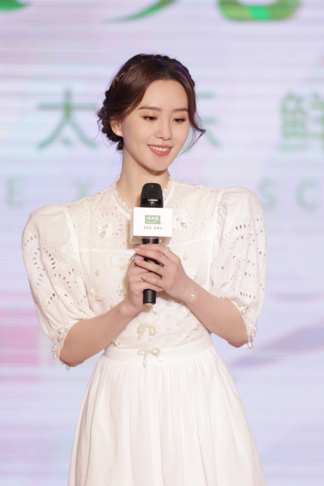 刘诗诗|刘诗诗彻底变大家闺秀！穿白裙竟美成“花魁”，封神造型再次霸屏