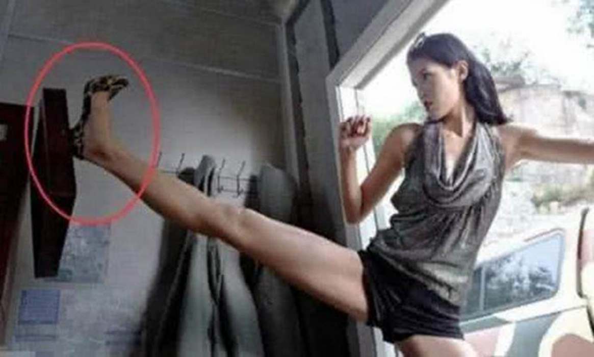 穿帮镜头|超尴尬的穿帮镜头，龙套演员：我当群演那么辛苦，玩下手机怎么了