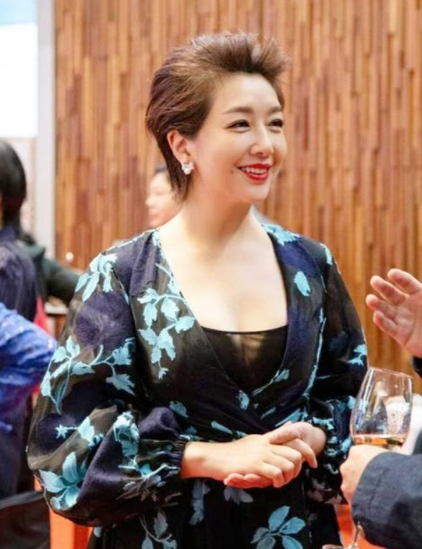 江珊|53岁江珊的老公近照曝光,原来是他,比前夫高曙光和前任靳东帅气