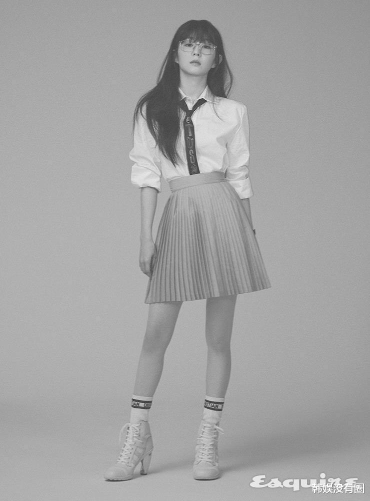 裴珠泫|西装、领带太帅了！Irene裴珠泫《ESQUIRE》画报公开引关注