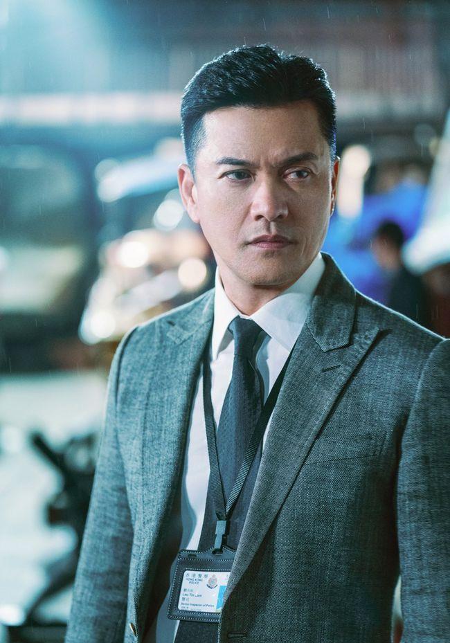 陶虹|65岁“渣哥”吕良伟，与大爷合照似年轻小伙，大方分享养生心得