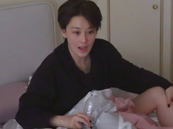 高圆圆|《浪姐2》素颜照，王鸥没眉毛，陈妍希没精神，那英确定53岁？