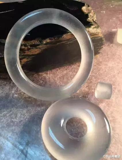 广东玉商集团 顶级玻璃种翡翠手镯长什么样?起货过程全跟踪!