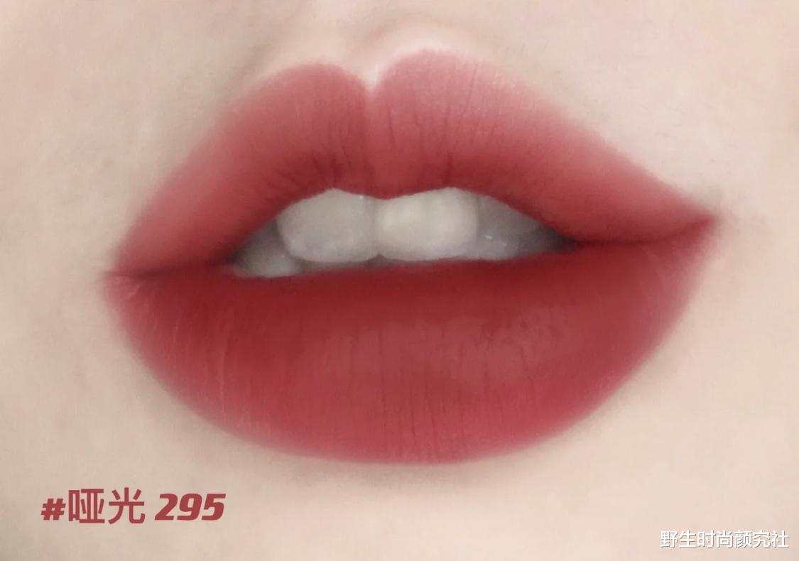 口红 “钓系”口红才是今年的气质王者,涂上高级又贵气,显白一把手