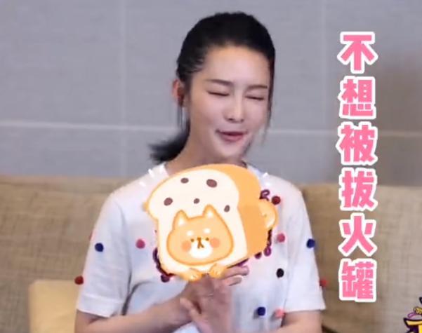 李沁|怪不得吴京不建议女孩当演员，李沁拍吻戏被男演员占便宜亲到变形