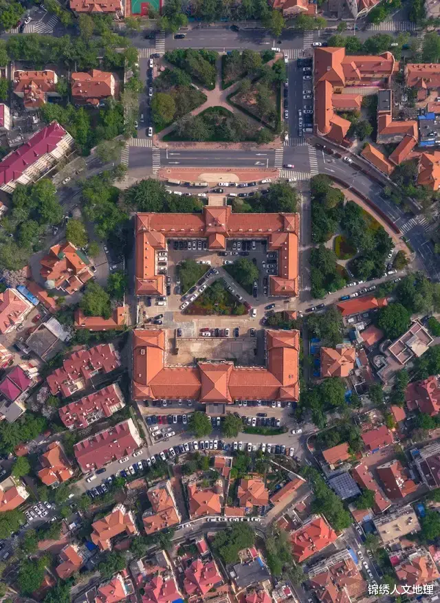 锦绣人文地理 中国醉爽的城市,一口啤酒,一眼大海