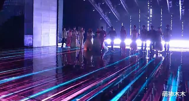 何炅|湖南台新主持跨年亮相即翻车，找不到镜头不会接话，何炅都带不动