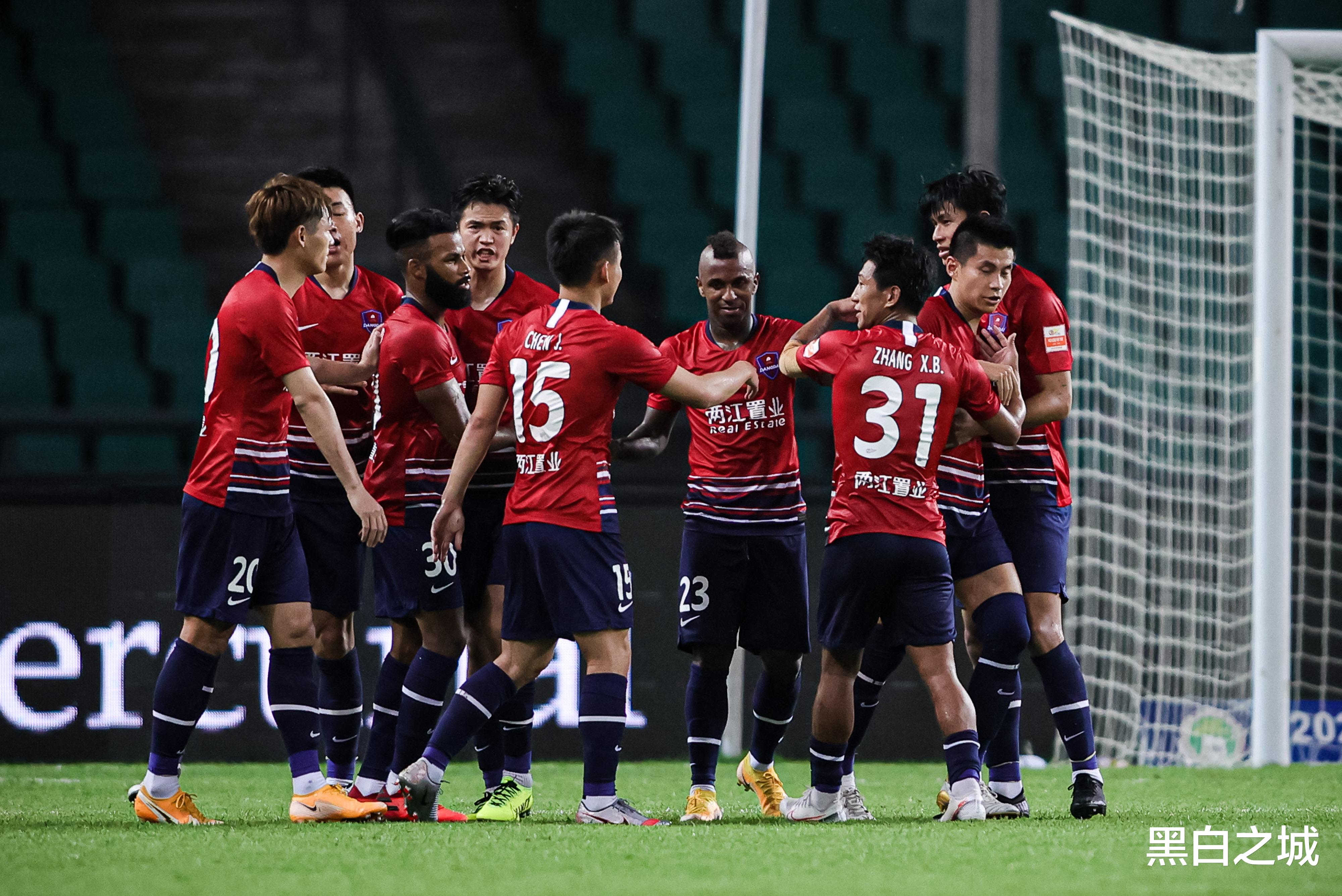 黄希扬|李铁昨晚最大发现:中国“贝克汉姆”4场比赛贡献2球3助攻!