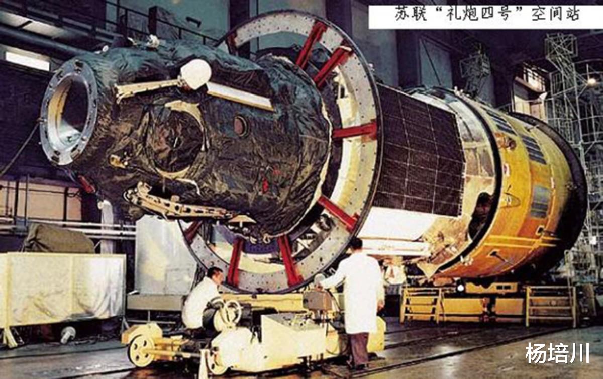 登月 4次火箭发射失败！苏联登月是怎么被美国击败的？