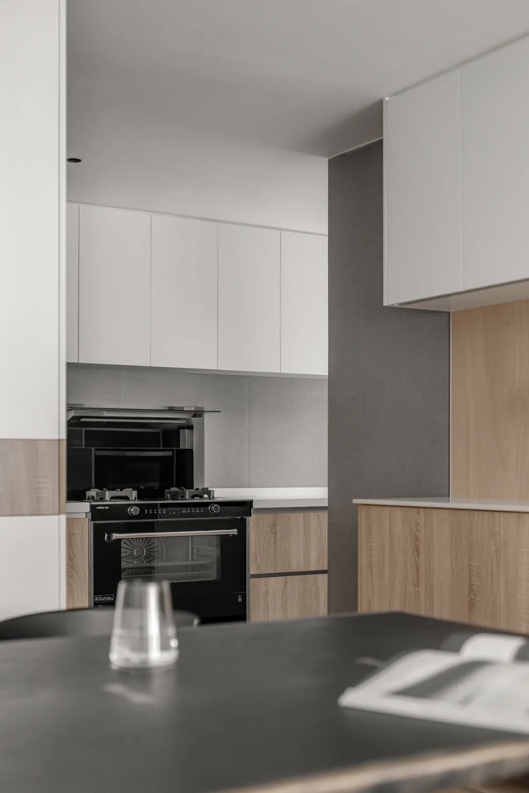 开放式厨房+整体动静分区规划，主卧套间+趣味互动设计