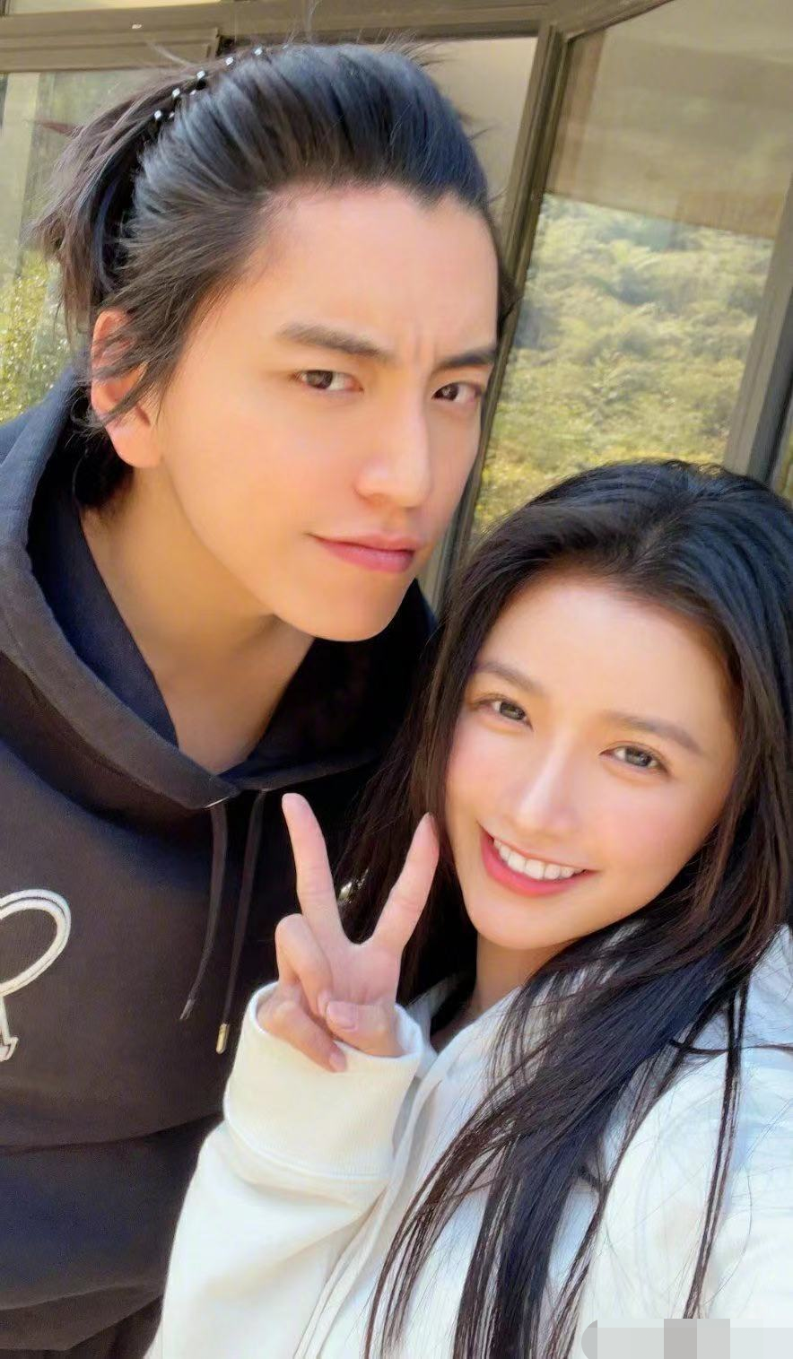 王大陆|王大陆被曝恋上离异女星！当街公主抱画面浪漫，微醺后同回酒店