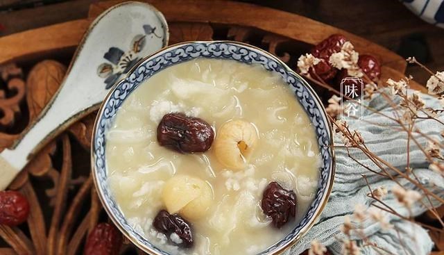 银耳|立秋将至，女人再忙也要喝这粥，软糯顺滑，胶质满满，美美过秋天