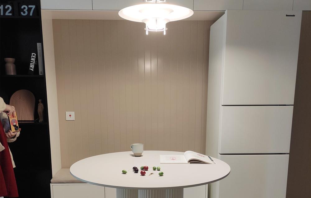 去电视化升级设计，打柜子延伸卡座+冰箱组合，一体柜集齐5大功能