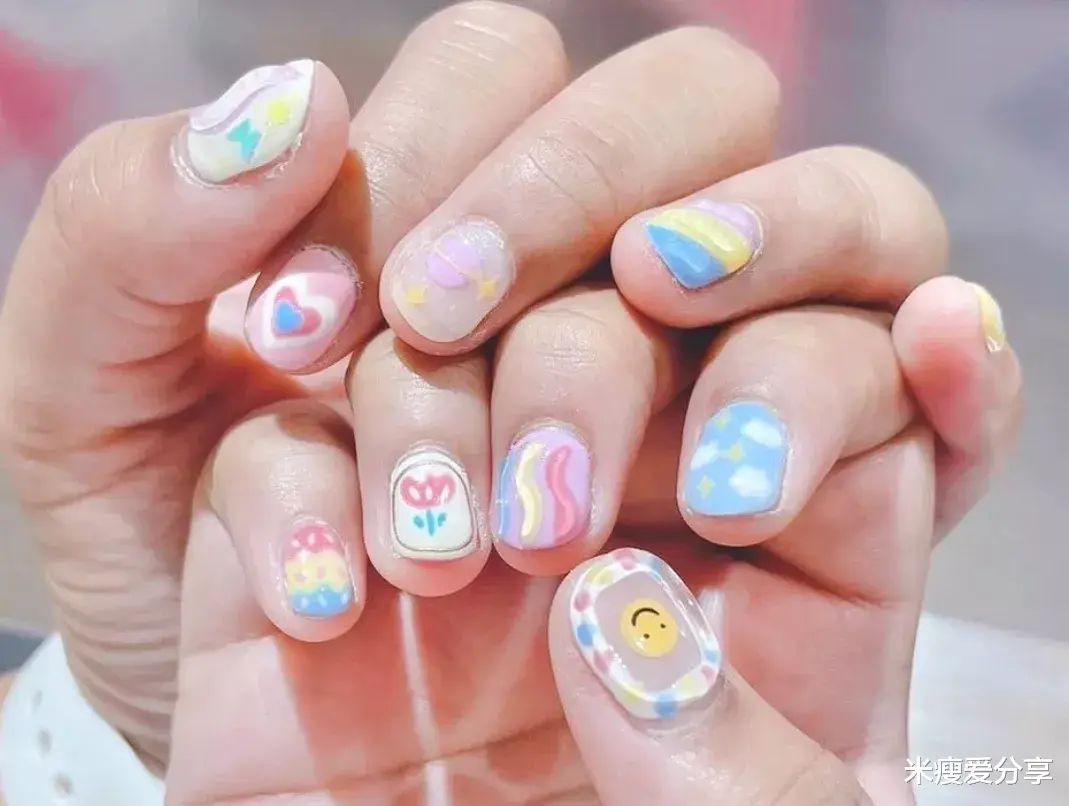 美甲|减龄又可爱的童趣美甲，彩色卡通手绘，真是小仙女的心头好