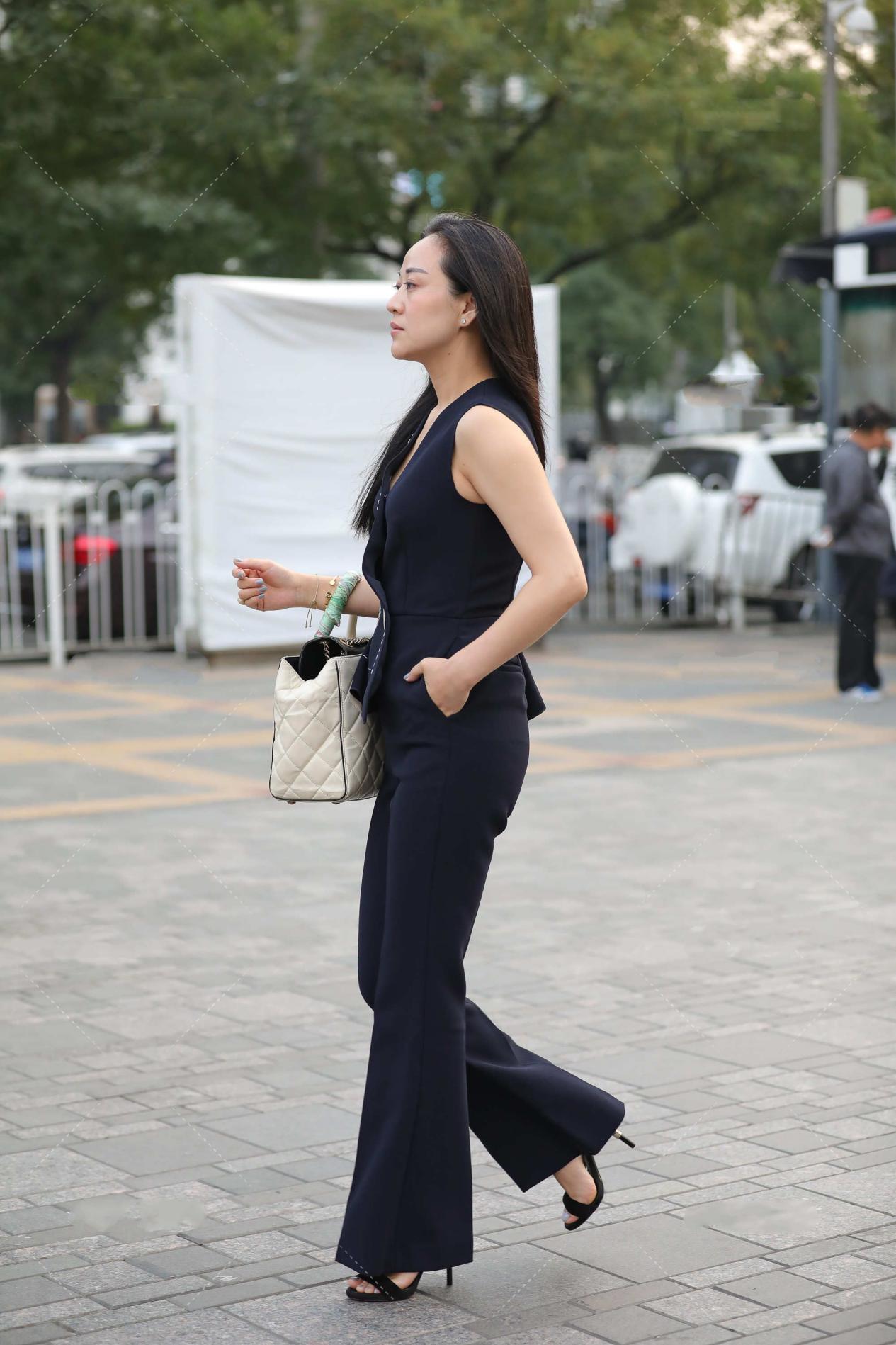 高跟鞋|时尚大气的黑色套装,搭配高跟鞋,尽显强大气场