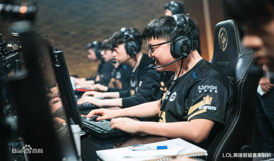 Uzi|Uzi粉丝出歌回应孤泳者，反响平平，只有黑Uzi的才有流量？