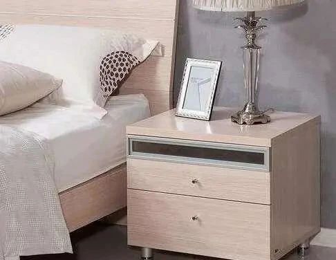 |仔细观察你会发现:有钱人家里床头柜都是这样摆,难怪越住越有钱