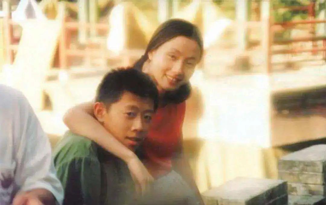 夏雨|娱乐圈最“寒酸”婚礼曝光：连婚纱都没有，他们居然还是模范夫妻