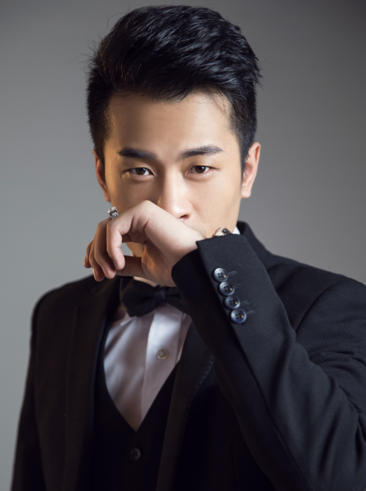 殷世航|殷世航直播间求婚套路璐，各网红纷纷送祝福，辛巴连送55枚穿云箭