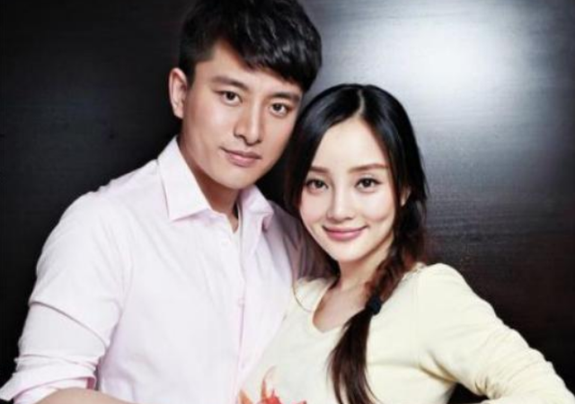 贾乃亮|真与李小璐复合了？贾乃亮再晒海边照，一样的蓝天，一样的椰子树