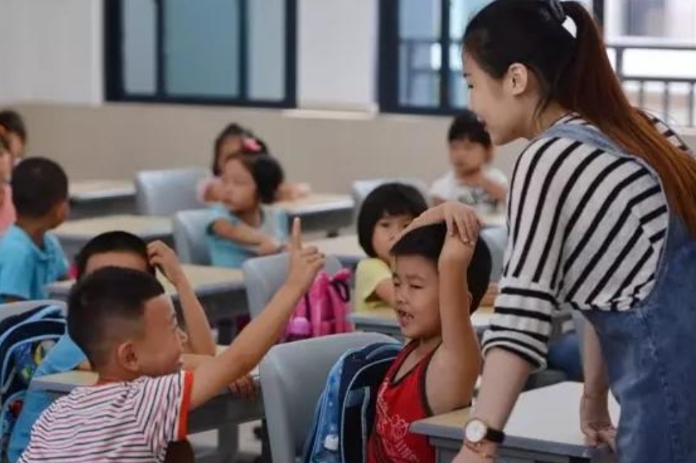 聚会|中小学流行登记“家长职业”，这几种不受老师待见，家长们炸开锅