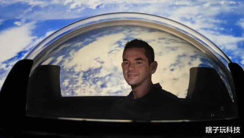 太空 马斯克：飞船的这个360度穹顶不只用来观察太空，还是个厕所