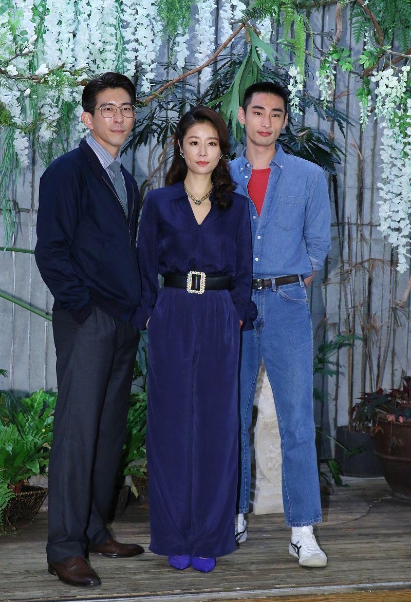BiuVogue|林心如在外媒镜头下也这么美,看着大气还沉稳,就是肤色不够白
