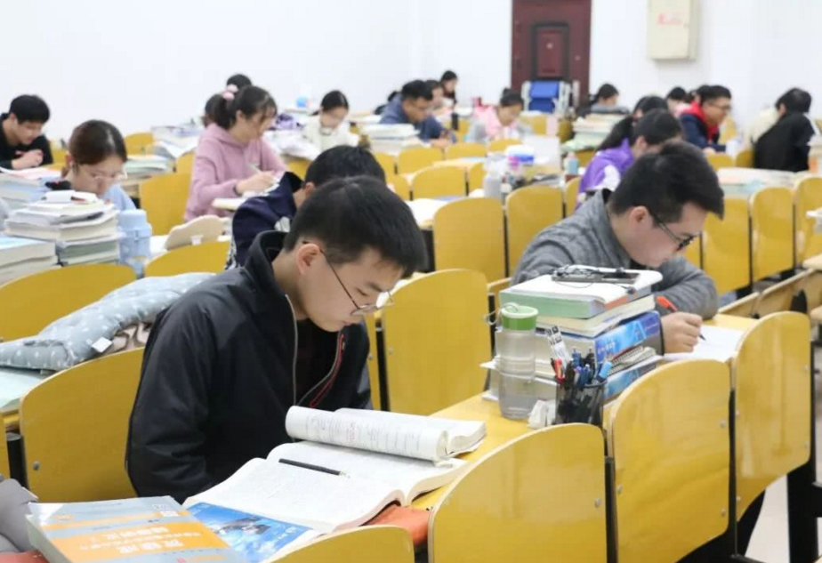 考研|“考公”与“考研”同时上岸,两者哪一个更靠谱?希望你不要选错